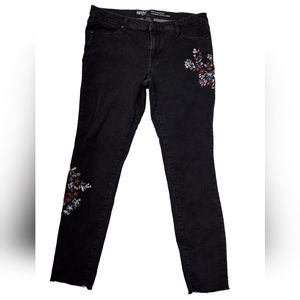 Massimo‎ Black Embroidered Mid Rise Skinny Distressed Women's Jeans 12/31